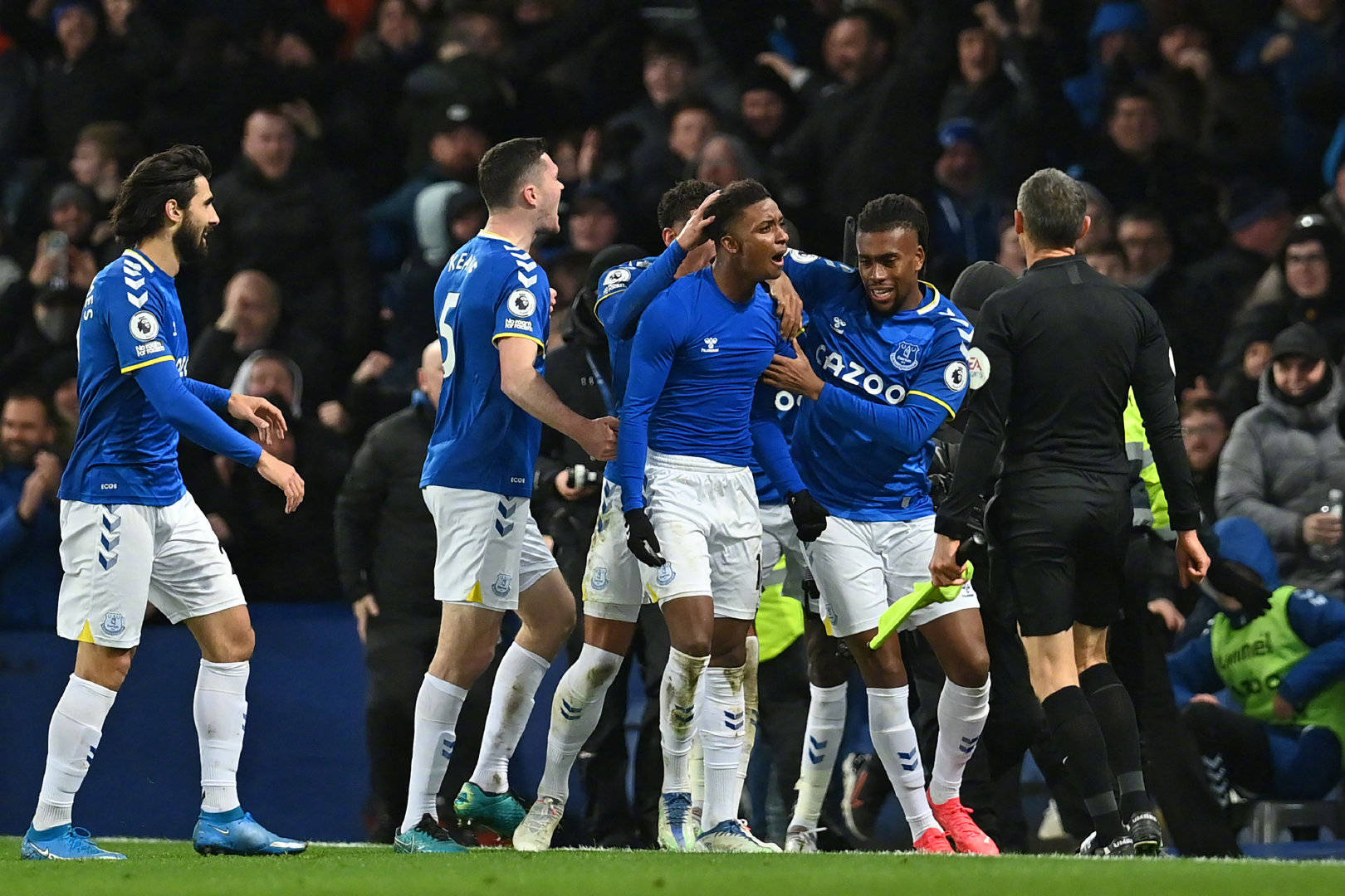 他在进攻中 他在进攻中